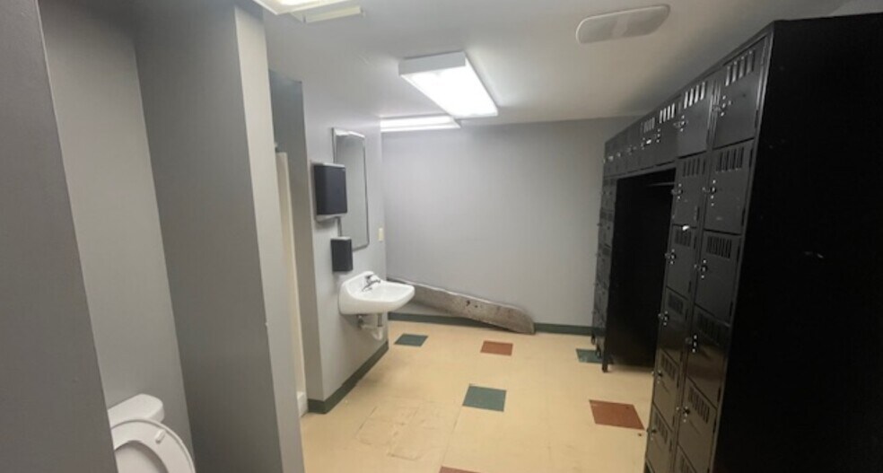 More Photos Of 1100 Salem Ave, Dayton Medical For Sale