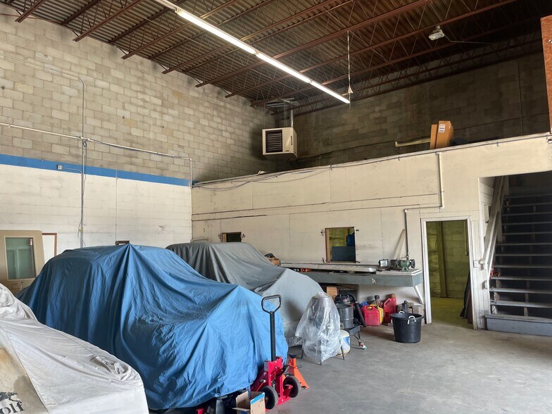 More Photos Of 6686 Richmond Rd, Warsaw Light Distribution For Sale