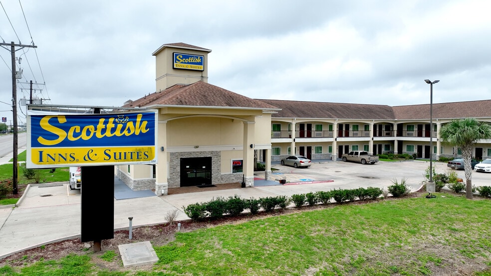 Primary Photo Of 5525 7th St, Bay City Hotel For Sale