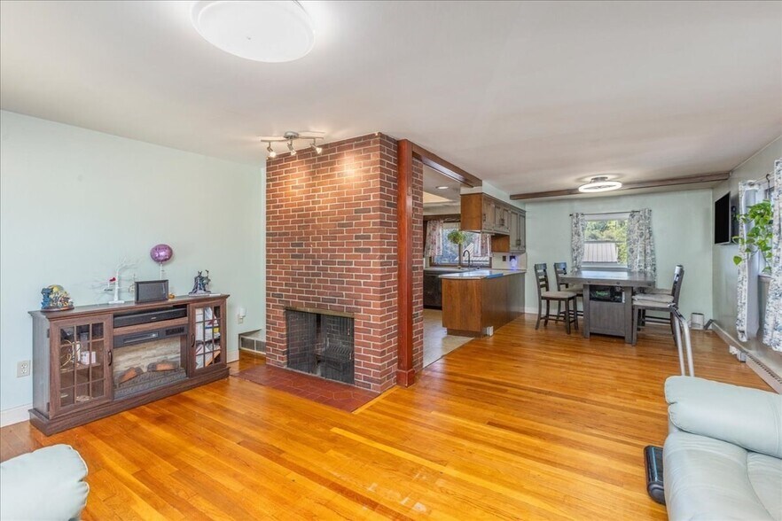 More Photos Of 57 Elm St, Salisbury Industrial For Sale