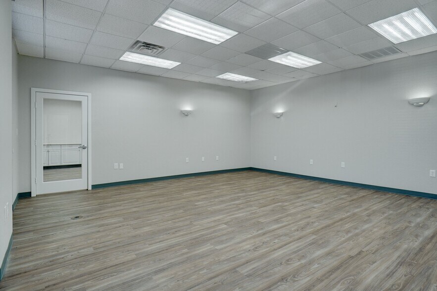 More Photos Of 425 Westpark Way, Euless Office For Sale