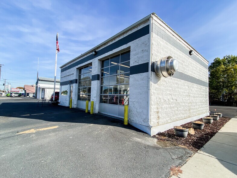 More Photos Of 2450 10th St, Baker City Carwash For Sale