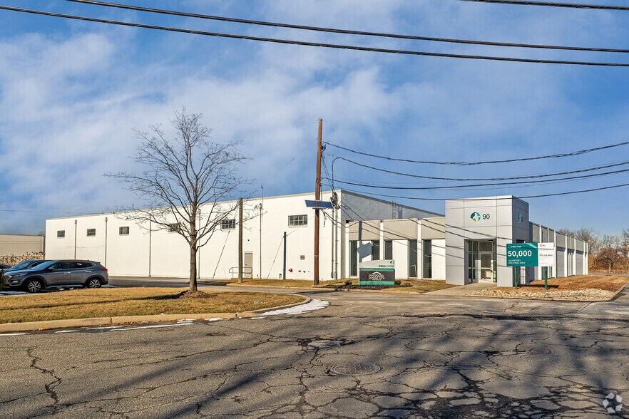 More Photos Of 525 Dell Rd, Carlstadt Unknown For Lease