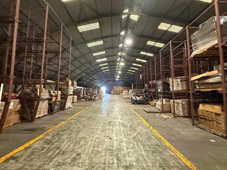 More Photos Of 650 Avenue R SW, Winter Haven Distribution For Sale