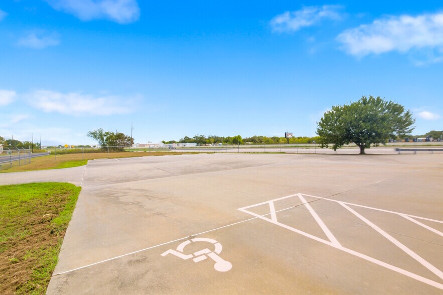 More Photos Of 512 Hartman Rd, Victoria Warehouse For Sale
