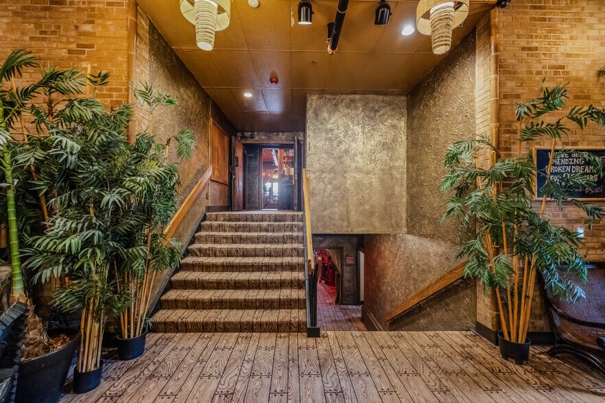 More Photos Of 1900 & 1924 Marshall St NE, Minneapolis Restaurant For Sale