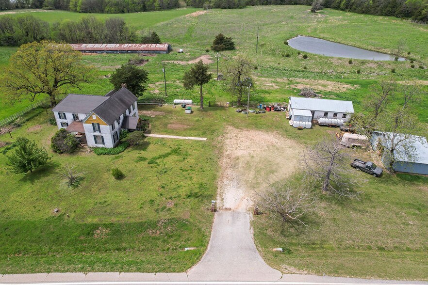More Photos Of 10535 N Highway 59, Summers Land For Sale