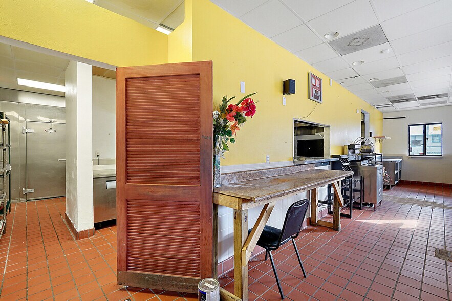 More Photos Of 2535 Main St, Leesburg Restaurant For Sale