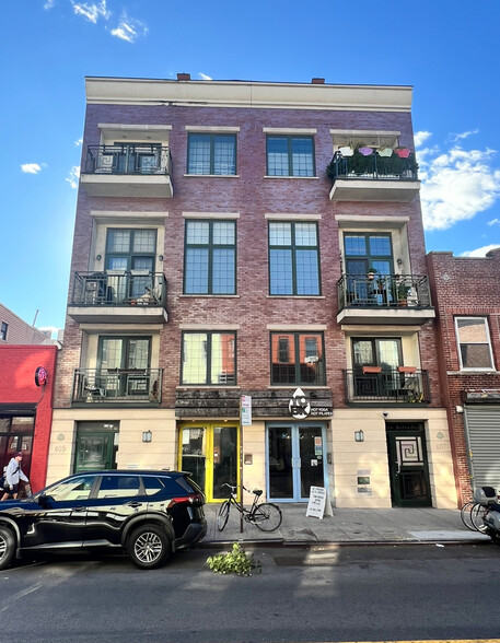 Primary Photo Of 605-607 Manhattan Ave, Brooklyn Apartments For Lease