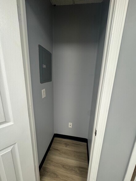 More Photos Of 550 Balmoral Cir N, Jacksonville Unknown For Lease