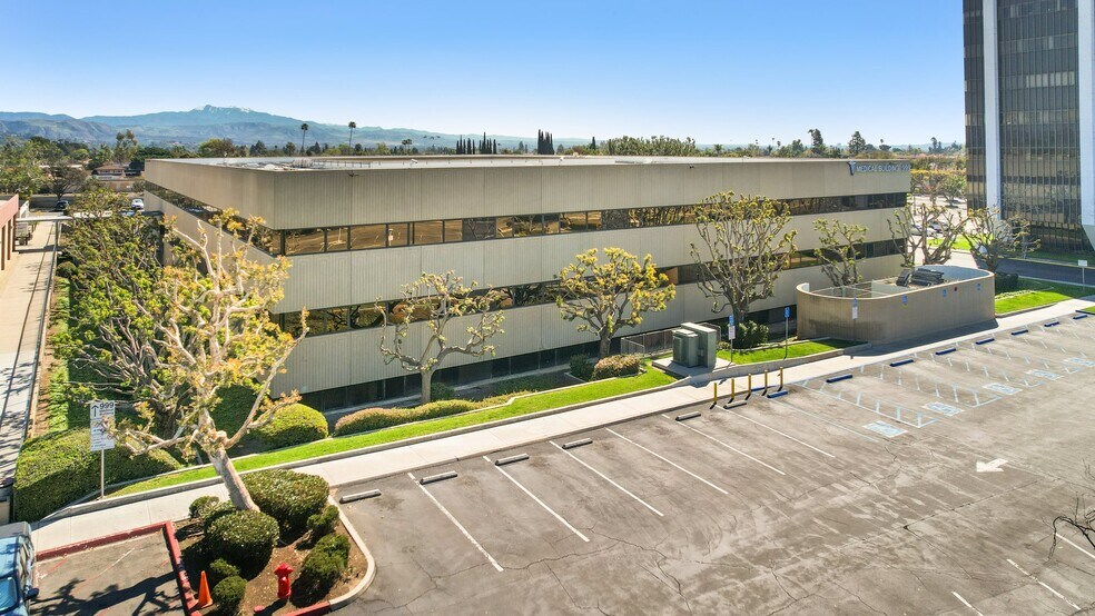 More Photos Of 999 N Tustin Ave, Santa Ana Medical For Sale