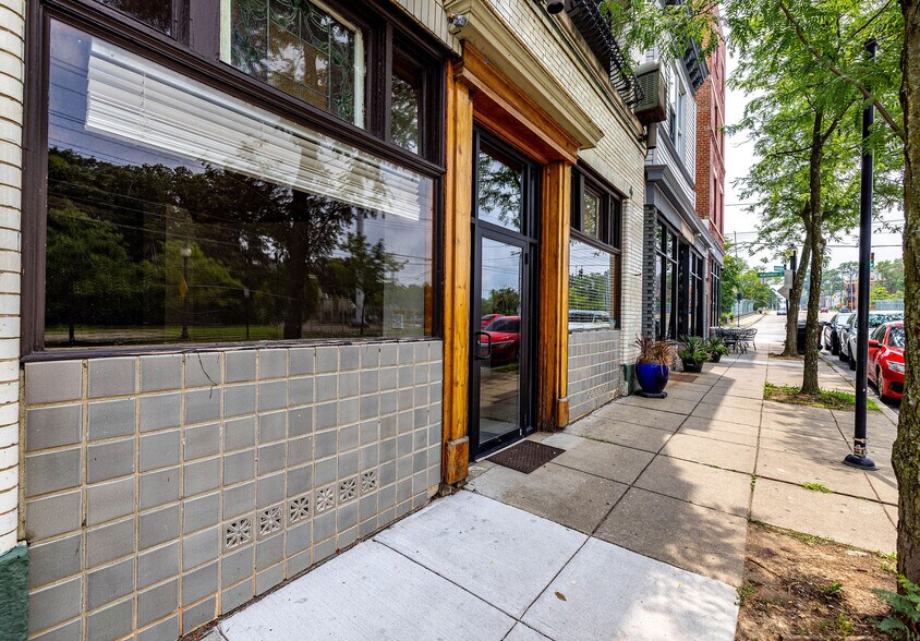 More Photos Of 3550 Montgomery Rd, Cincinnati Restaurant For Lease