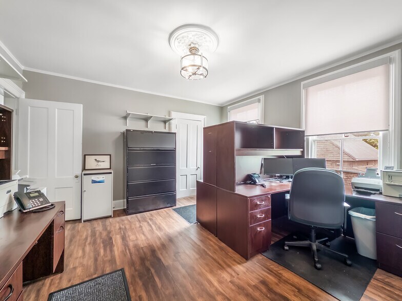 More Photos Of 27 Pleasant St, Middletown Office For Sale