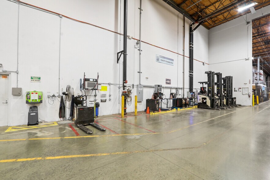 More Photos Of 50 Icon, Foothill Ranch Manufacturing For Lease