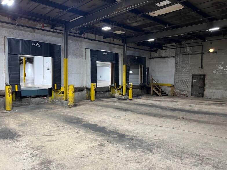 More Photos Of 5200-5230 W Roosevelt Rd, Chicago Warehouse For Lease