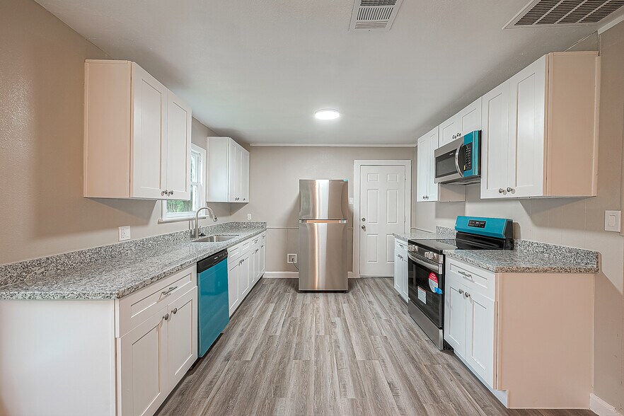 More Photos Of 2207 1/2 Cedar Bayou Rd, Baytown Apartments For Sale