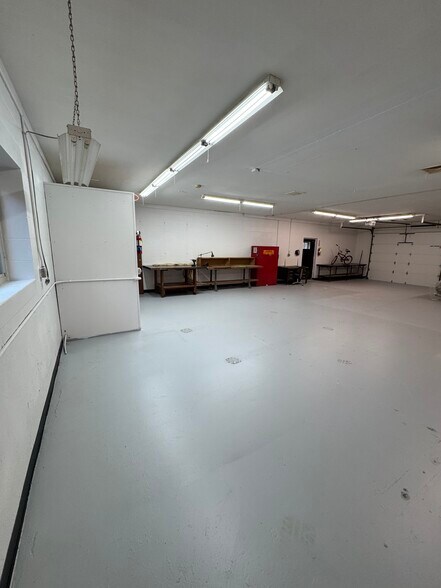 More Photos Of 1777 N Colony Rd, Meriden Warehouse For Lease