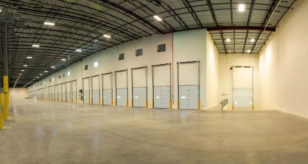 More Photos Of 49 Mall Dr, Commack Distribution For Lease