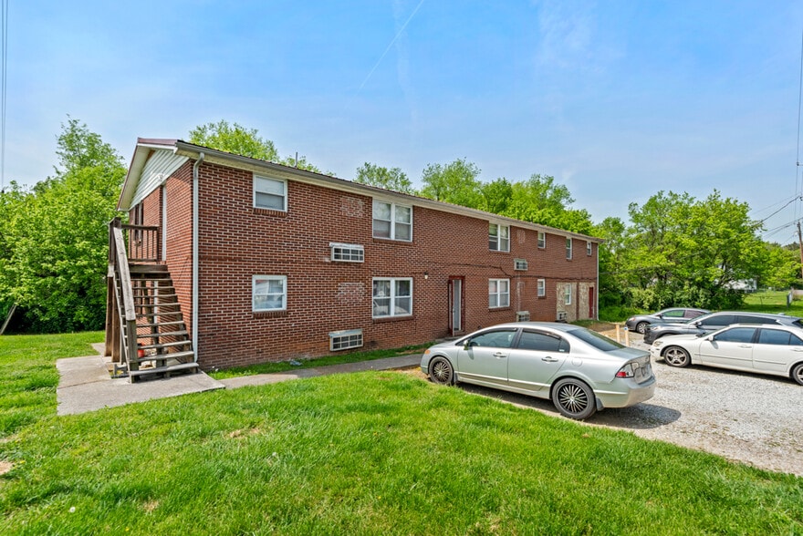 More Photos Of 305 Boone St, Strawberry Plains Apartments For Sale