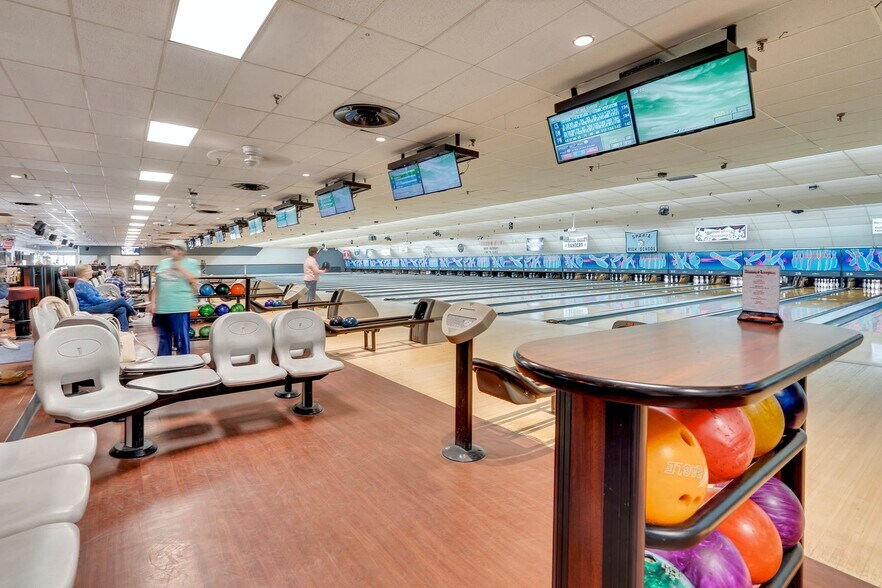 More Photos Of 83 Woodport Rd, Sparta Bowling Alley For Sale