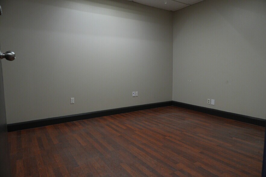 More Photos Of 501 Industrial Dr, Richardson Warehouse For Lease