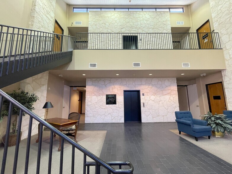 More Photos Of 14310 Northbrook Dr, San Antonio Office For Lease