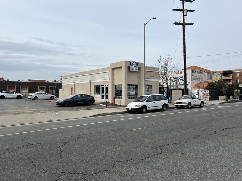 Primary Photo Of 13924 Foothill Blvd, Sylmar Restaurant For Lease