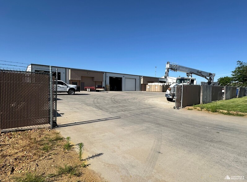 More Photos Of 112 E 30th St, Greeley Warehouse For Lease