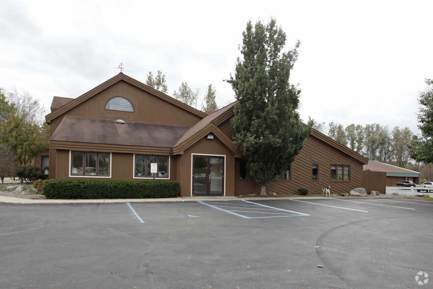 Primary Photo Of 11610 E Fulton St, Lowell Veterinarian Kennel For Sale