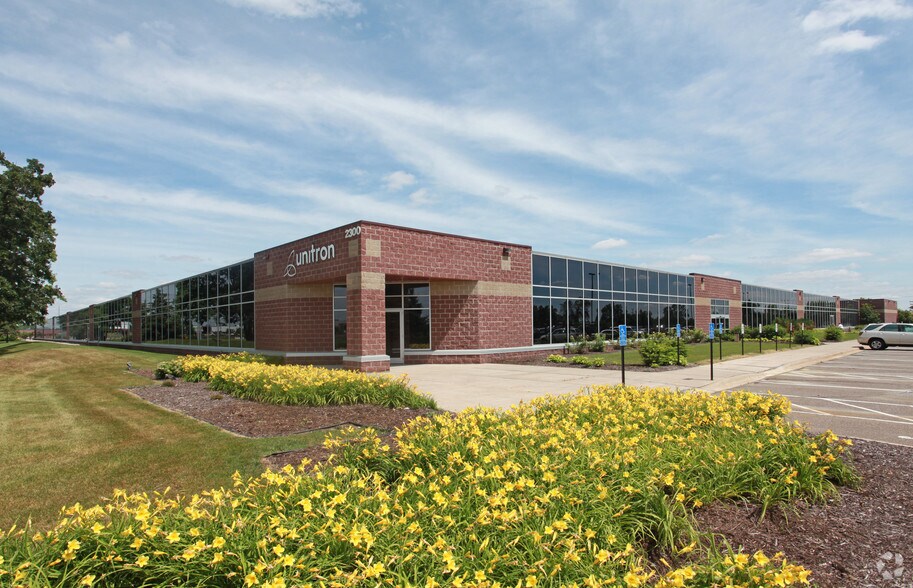 Primary Photo Of 2300 Berkshire Ln N, Plymouth Flex For Lease