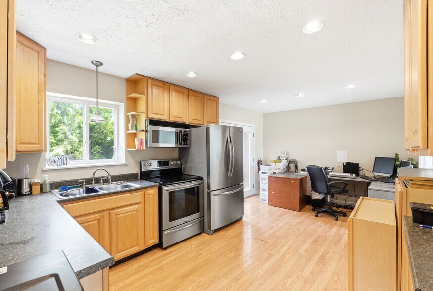 More Photos Of 10 Fairway Dr, Springboro Office Residential For Sale