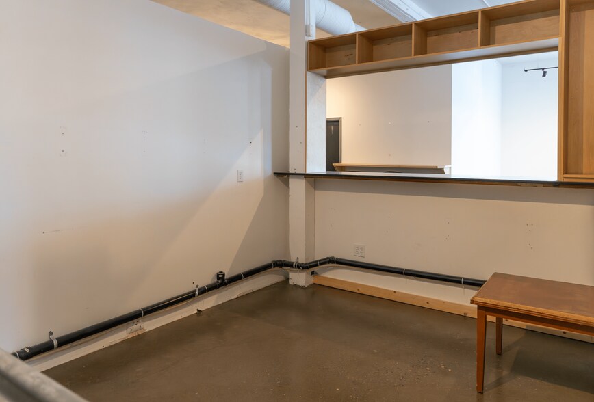 More Photos Of 417 Riverfront Av SE, Calgary Restaurant For Lease