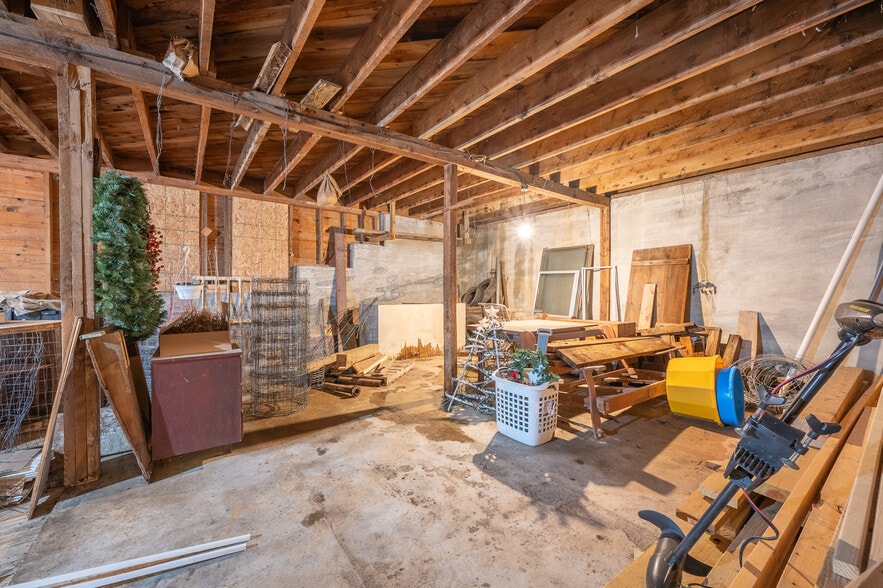 More Photos Of 11 Mount Zion Rd, Elk Creek Freestanding For Sale