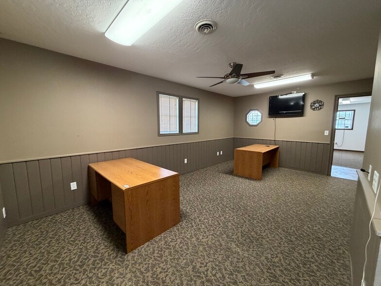 More Photos Of 730 W 21st St, South Sioux City Self Storage For Lease