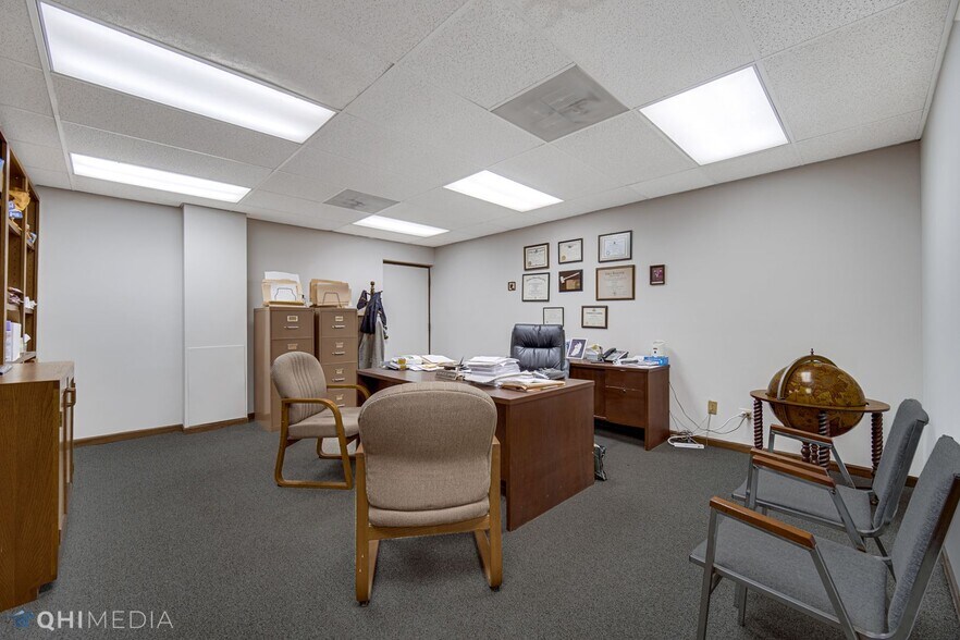 More Photos Of 6121 N Northwest Hwy, Chicago Office For Sale