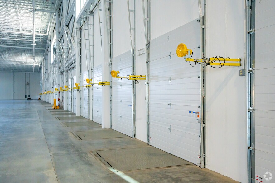 More Photos Of 936 Harrison Ave, Kearny Distribution For Lease