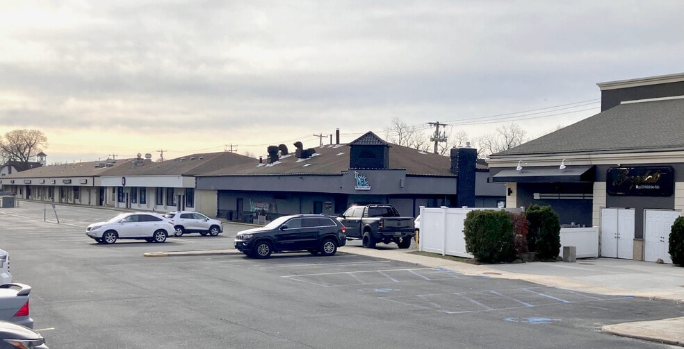 Primary Photo Of 2789 Middle Country Rd, Lake Grove Unknown For Lease