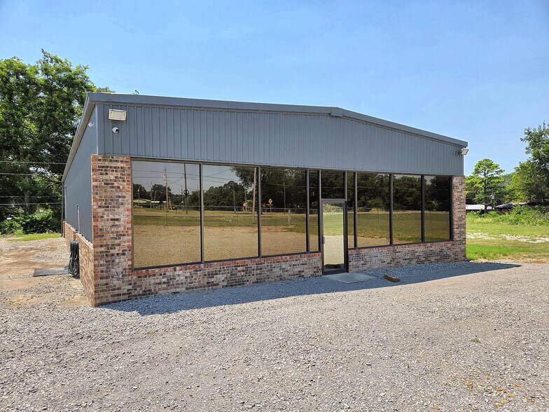 Primary Photo Of 33774 Highway 51, Wagoner Showroom For Lease