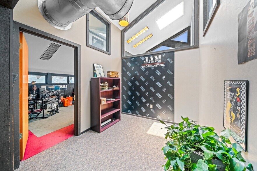 More Photos Of 2125 Sidney Baker St, Kerrville Storefront Retail Office For Sale