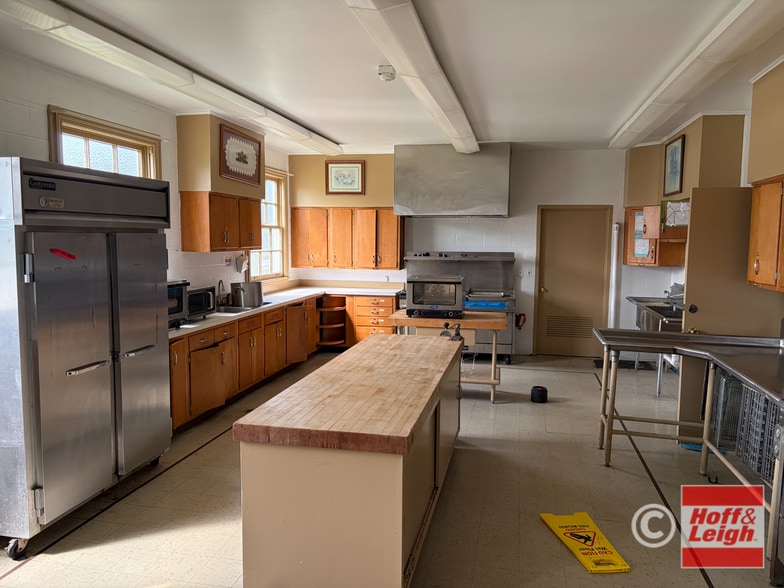 More Photos Of 13812 Bellaire Rd, Cleveland Religious Facility For Sale