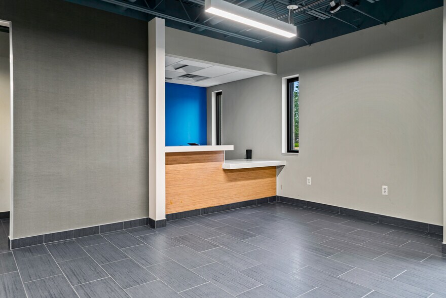 More Photos Of 210 W Tienken Rd, Rochester Hills Medical For Lease