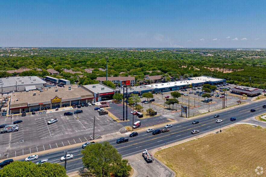 More Photos Of 900 E Braker Ln, Austin Storefront For Lease