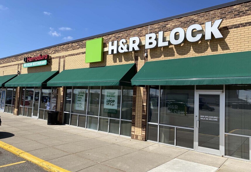 More Photos Of 951-975 E Frontage Rd, Litchfield General Retail For Sale