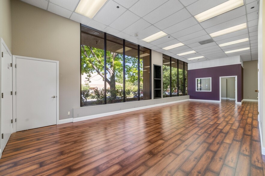 More Photos Of 11930 Heritage Oak Pl, Auburn Light Distribution For Lease
