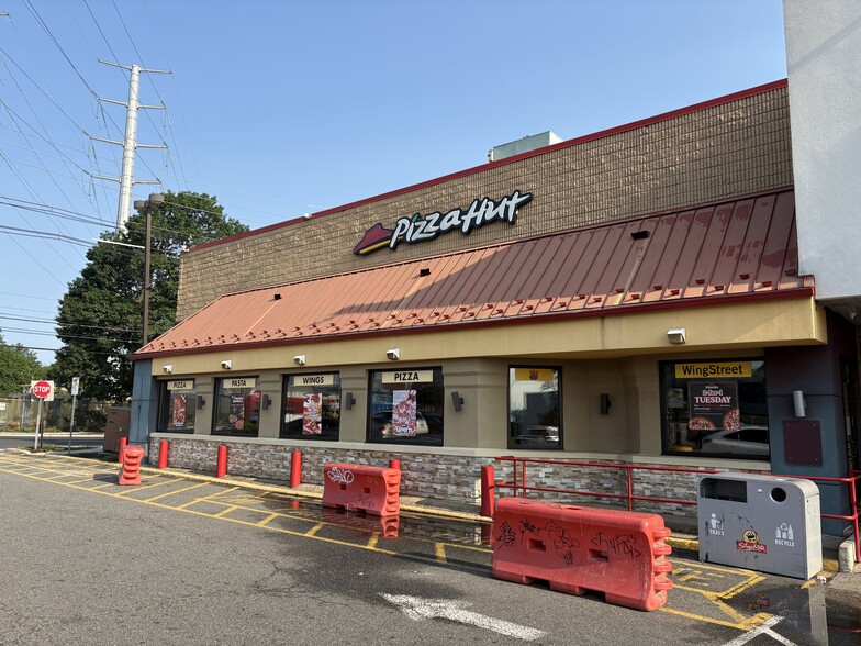 More Photos Of 720 Washington Ave, Belleville Freestanding For Lease