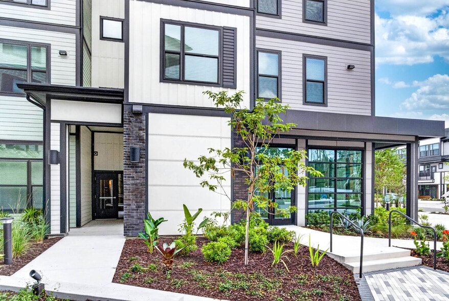 More Photos Of 2285 Crown Vlg Rd, Ocoee Apartments For Lease