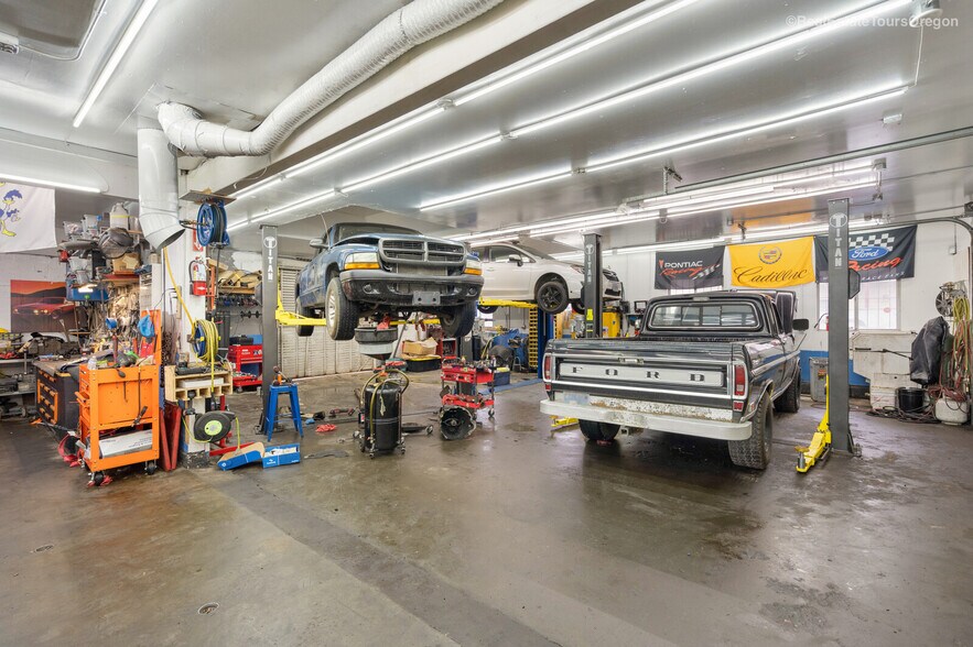 More Photos Of 104 NE 80th Ave, Portland Warehouse For Sale