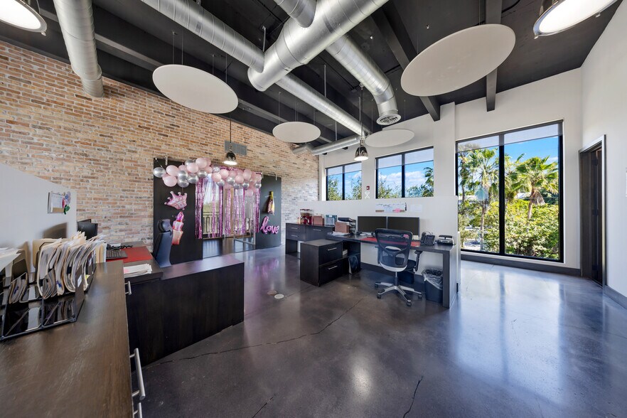 More Photos Of 17225 S Dixie Hwy, Palmetto Bay Storefront Retail Office For Lease