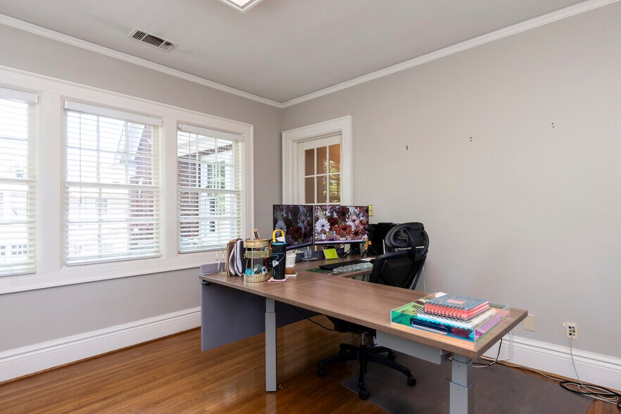 More Photos Of 1310 Augusta St, Greenville Office For Lease