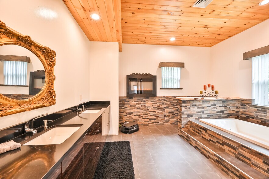 More Photos Of 19 Palsgraf Ct., Elka Park Showroom For Sale